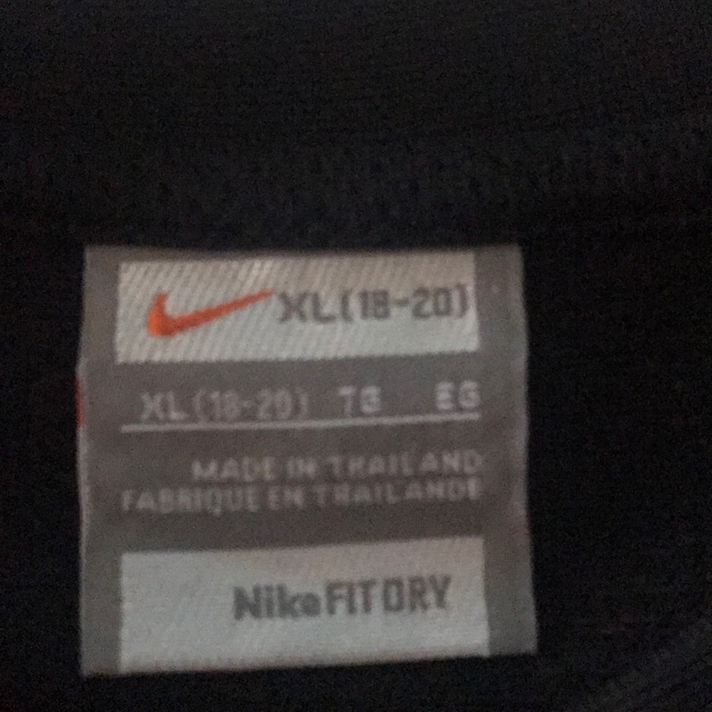 Nike top - Picture 3 of 3
